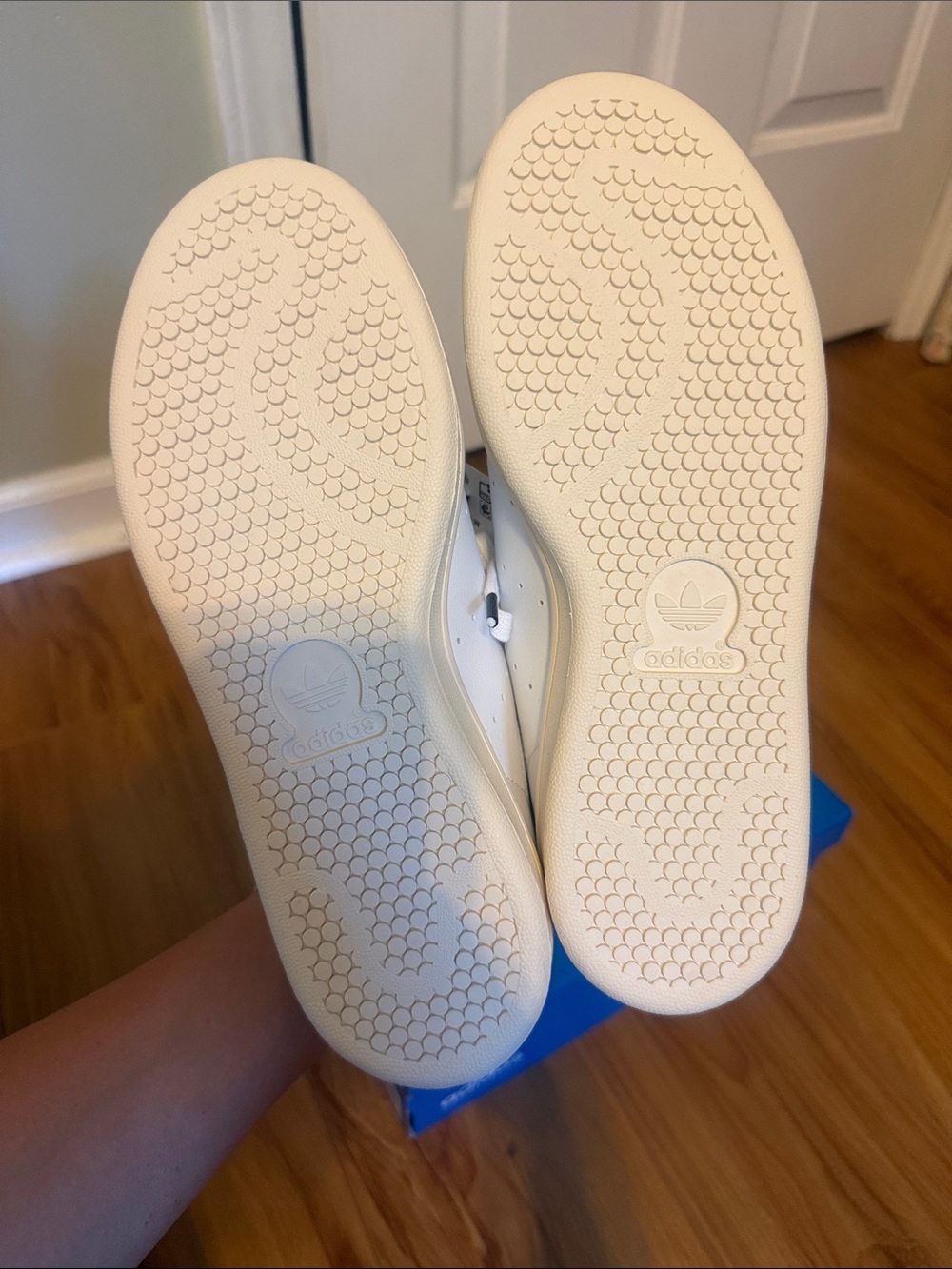 adidas Women’s Stan Smith Butterfly Heel Tab Sneakers Size 6.5 - Picture 2 of 8